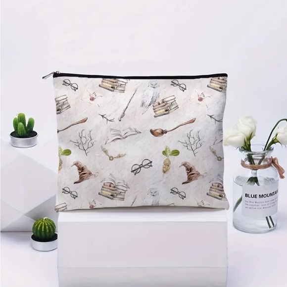 Harry Potter Cosmetic Bag - Picture 3 of 7